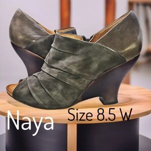 Naya Genesis Bootie/Wedge Gray Ruched Gray Suede Peep Toe Wooden Wedge Heel 8.5W